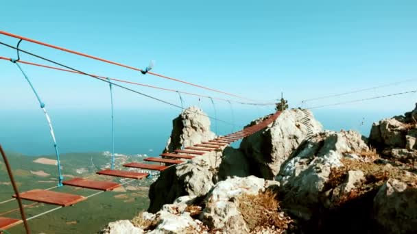 Puente Articulado Alto Las Montañas Crimea Petri Mar Fondo — Vídeos de Stock