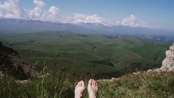 山の中で休んで 自画自賛 エルブラスコーカサス尾根4 — ストック動画