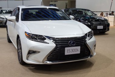 Lexus ES300h lüks spor sedan Tayland 'da 37.