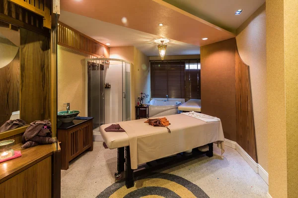 Massageruimte in een spa salon — Stockfoto
