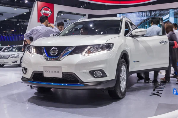 Nissan X-Trail Hybrid 2016  showed in Thailand the 37th Bangkok — Stock Photo, Image