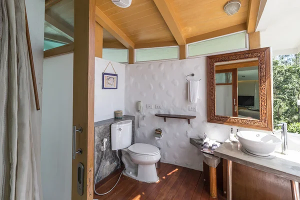 Interior del baño de diseño moderno — Foto de Stock