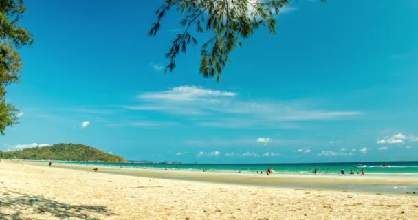 Timelapse Nuvem Passageira Com Pessoas Praia Tarde Tailândia — Vídeo de Stock