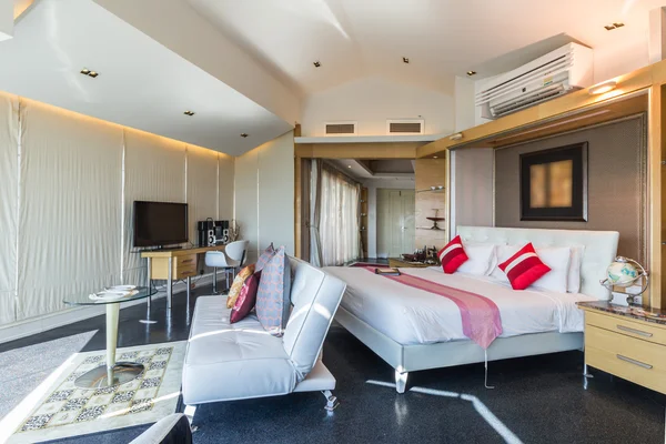 リゾート タイでベッドとリビング ルームのモダンなスタイル — ストック写真