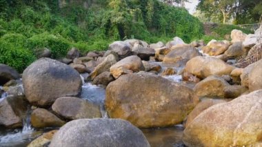 Kanal, su yolu şelale, Tayland dan büyük kaya