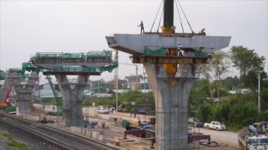 İşçi Express yol inşaat alanında üzerinden demiryolu Bangkok, Tayland
