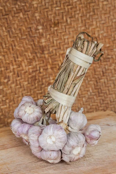 Bunch of garlic — Stock Photo, Image