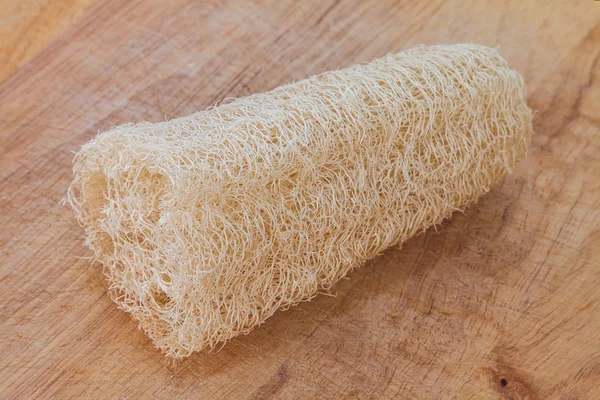 Loofah usagé sur planche en bois — Photo