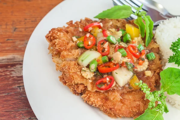 Fried pork with basil on jasmine rice — Stock Photo, Image