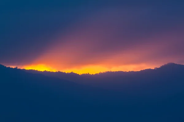 Last light of sky over mountain — Stock Photo, Image