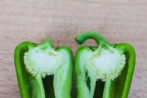 Cleaved green sweet pepper — Stock Photo, Image