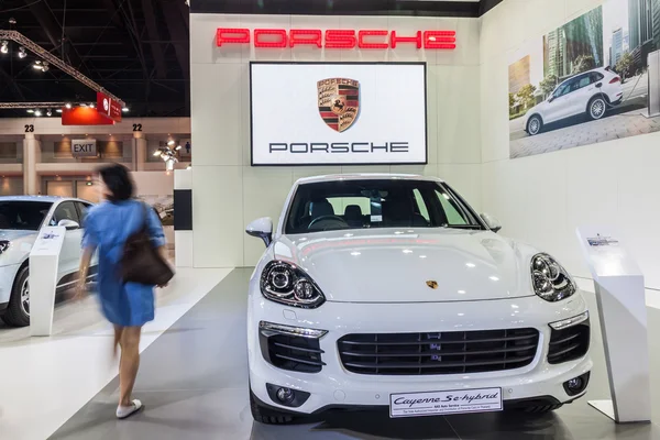 Porsche Cayenne Se гібридні — стокове фото