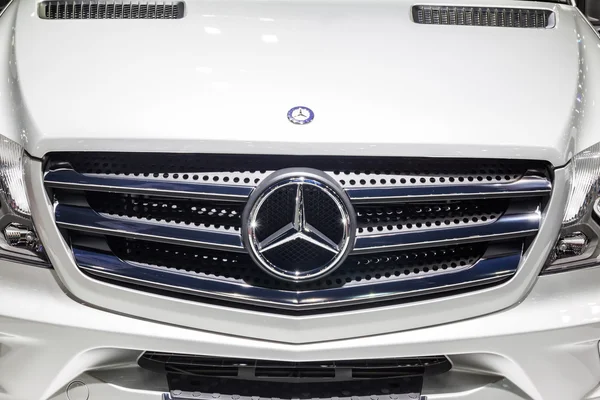 Benz logo at front grill of Airstream Interstate Ex — Stock Photo, Image