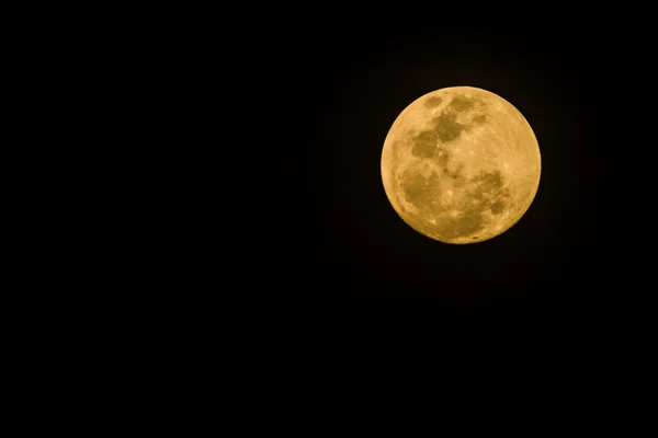 Bulan purnama di langit yang gelap — Stok Foto