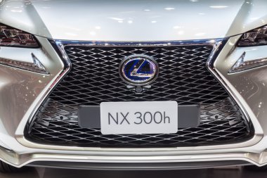  Logo of Lexus NX 300h at front mesh clipart