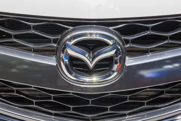 Mazda-logotyp på framsidan gril — Stockfoto