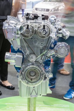 Yeni araba motor ekranda