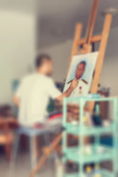Rozmycie artysta maluje portret człowieka — Zdjęcie stockowe