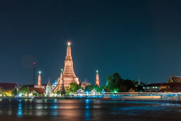 Wat arun also call temple of dawn — Stock Photo, Image