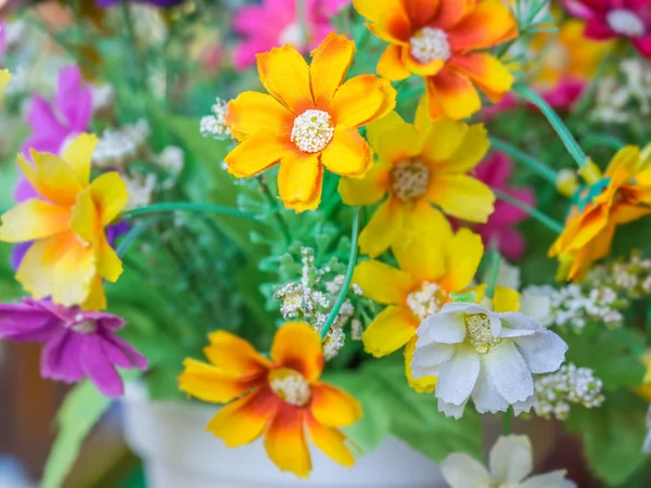 Strauß aus bunten Stoffblumen — Stockfoto