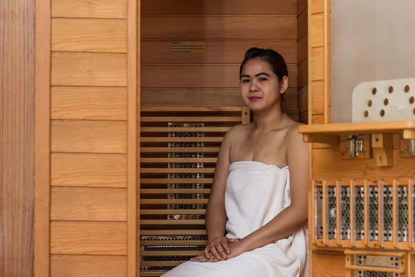 Infrared sauna cabin with thai woman — Stock Photo, Image