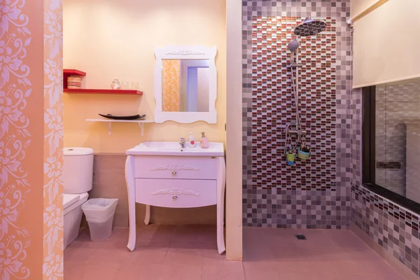 Banyo modern tarzı — Stok fotoğraf