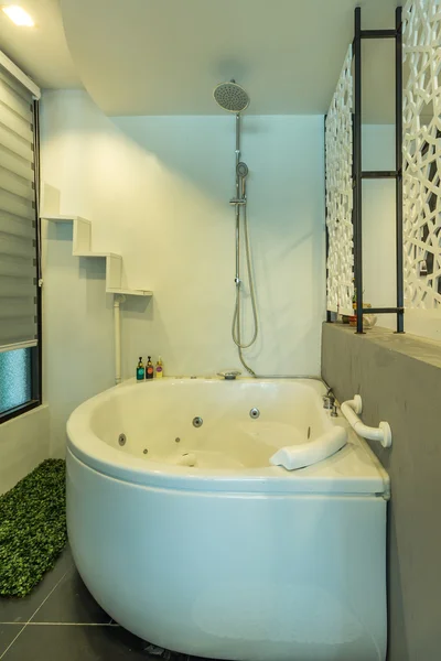 Moderne stijl van badkamer — Stockfoto