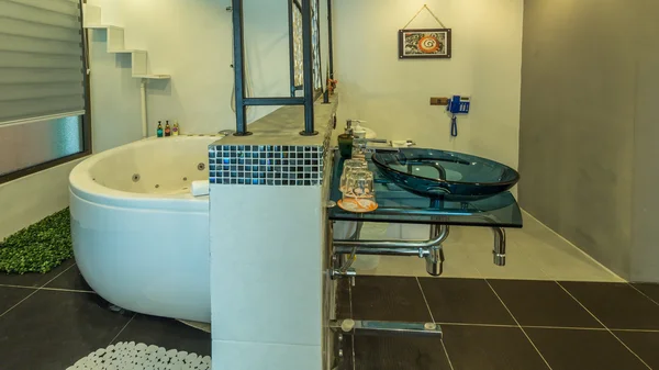 Moderne stijl van badkamer — Stockfoto