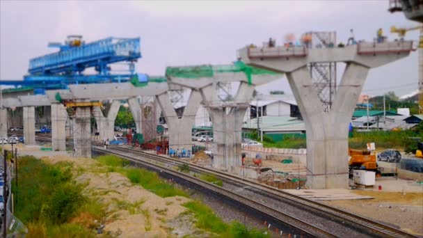 バンコクにてエクスプレス道建設の労働者の速度運動 — ストック動画