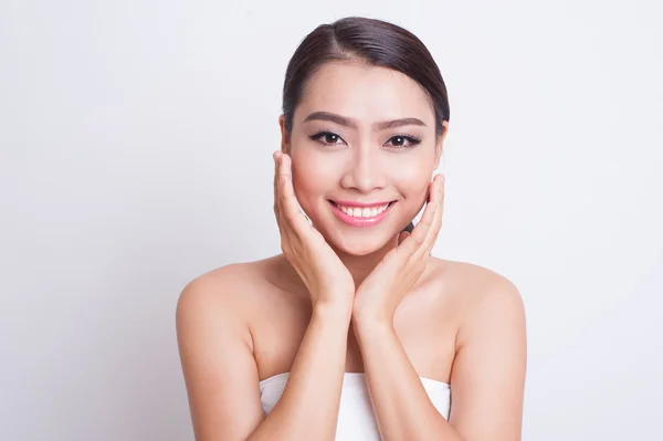 Asyalı güzel kadın Cilt Bakımı