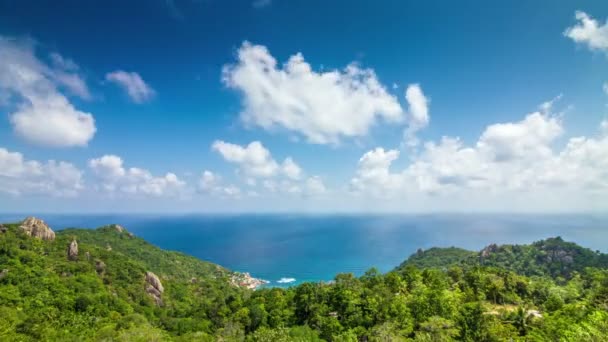 Paisaje marino con nubes volando en cámara lapso de tiempo — Vídeos de Stock