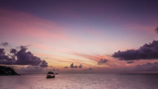 Zonsopgang in de zee baai time-lapse — Stockvideo