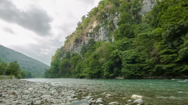 Montaña río y piedras 2 — Vídeos de Stock