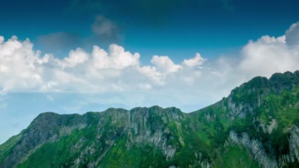 Bulutlar ve dağlar 1 zaman atlamalı — Stok video