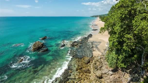 Vue sur la mer depuis le point culminant — Video