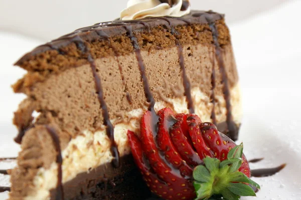 Rich double chocolate cheesecake with vanilla center and strawberry — Stock Photo, Image