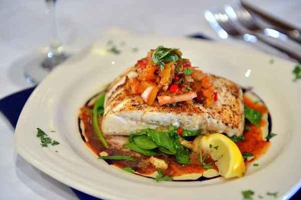 Baked white fish — Stock Photo, Image