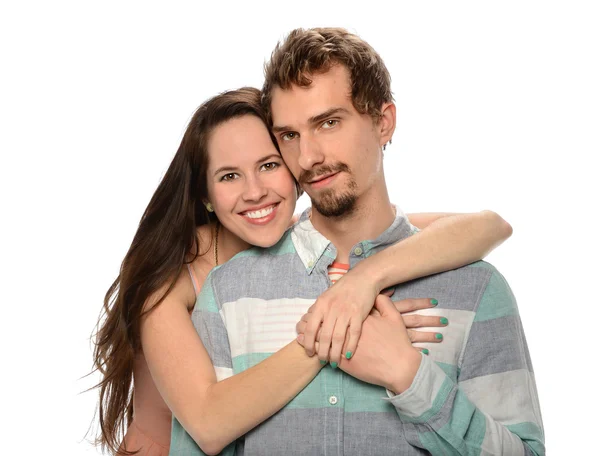 Genç çift kucaklamakta