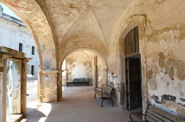 Koridor Castillo San Cristobal, kemerli