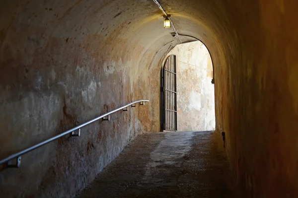 Тунель виходу в Сем Крістобаль Форт — стокове фото