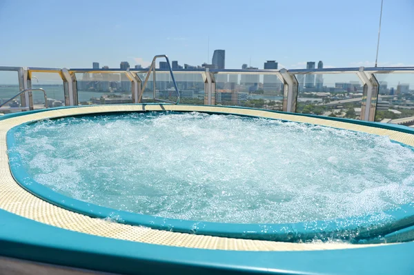 Whirlpool auf Kreuzfahrtschiff — Stockfoto