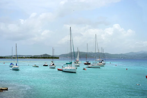 Tekneler Saint John Adası
