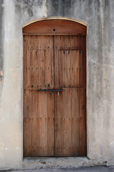 Vecchia porta in legno — Foto Stock