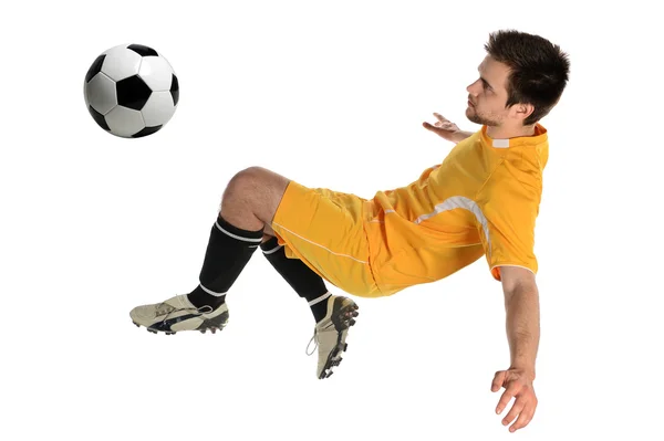 Jugador de fútbol pateando pelota —  Fotos de Stock