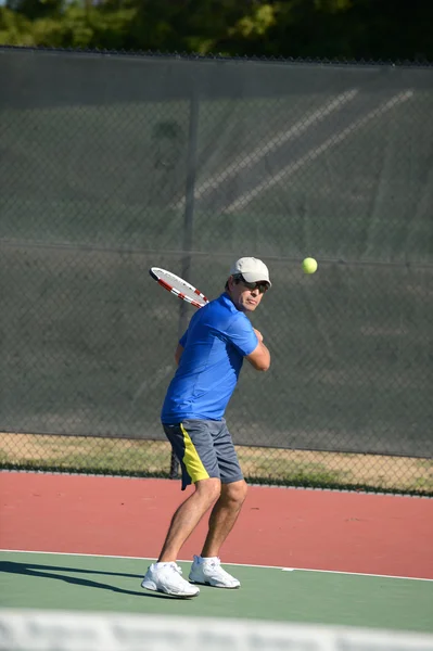 Hispanic Man Playing Tennis — Stock Photo, Image