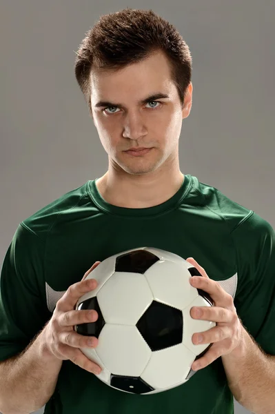 Jugador de fútbol sosteniendo pelota —  Fotos de Stock