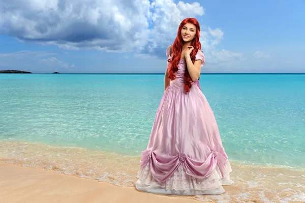 Woman Dressed as Princess by the Ocean — Stock Photo, Image