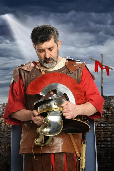 Römischer Soldat betet — Stockfoto