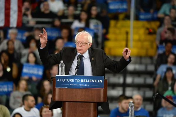 Bernie Sanders rajd w Saint Charles, w stanie Missouri — Zdjęcie stockowe