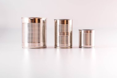 Yeni, etiketsiz alüminyum kutular yiyeceği yıllarca muhafaza edecek..